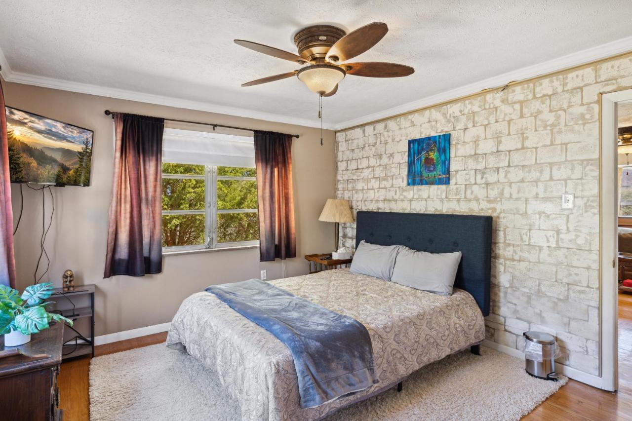 Mid-Century Vintage Brick Ranch Upstairs Guesthouse Sevierville Luaran gambar